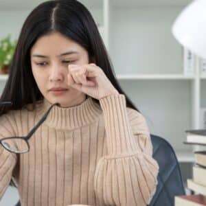 How to treat eye pain