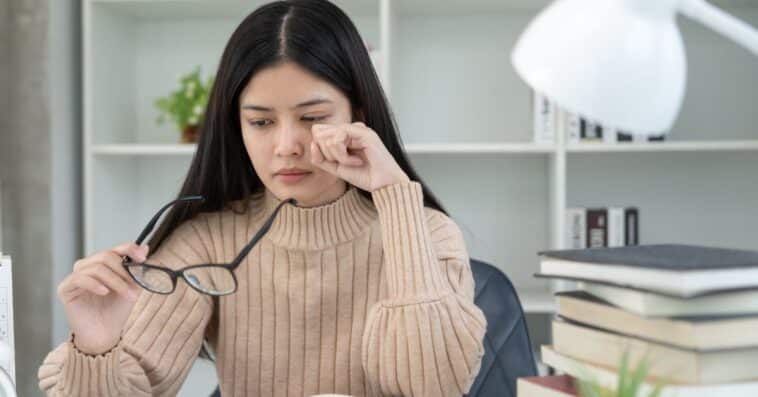 How to treat eye pain